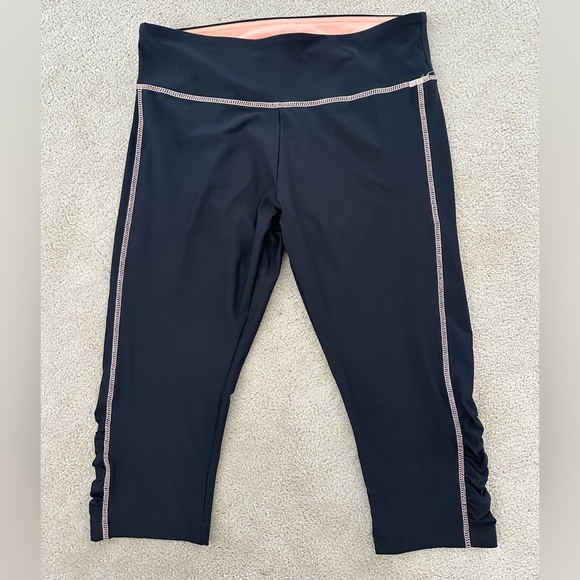 Weekend Active Capri pants - Picture 1 of 3